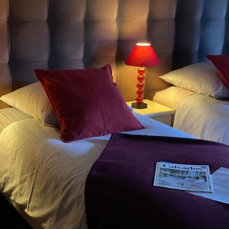 Les 3 Rois By Yy Otel Villers-Bocage  Dış mekan fotoğraf