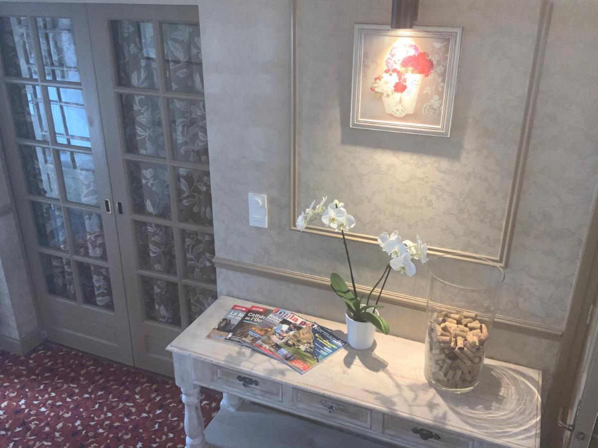 Les 3 Rois By Yy Otel Villers-Bocage  Dış mekan fotoğraf