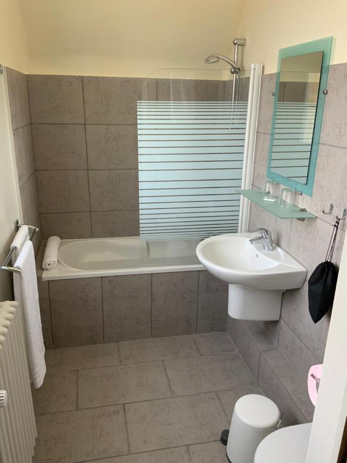 Les 3 Rois By Yy Otel Villers-Bocage  Dış mekan fotoğraf