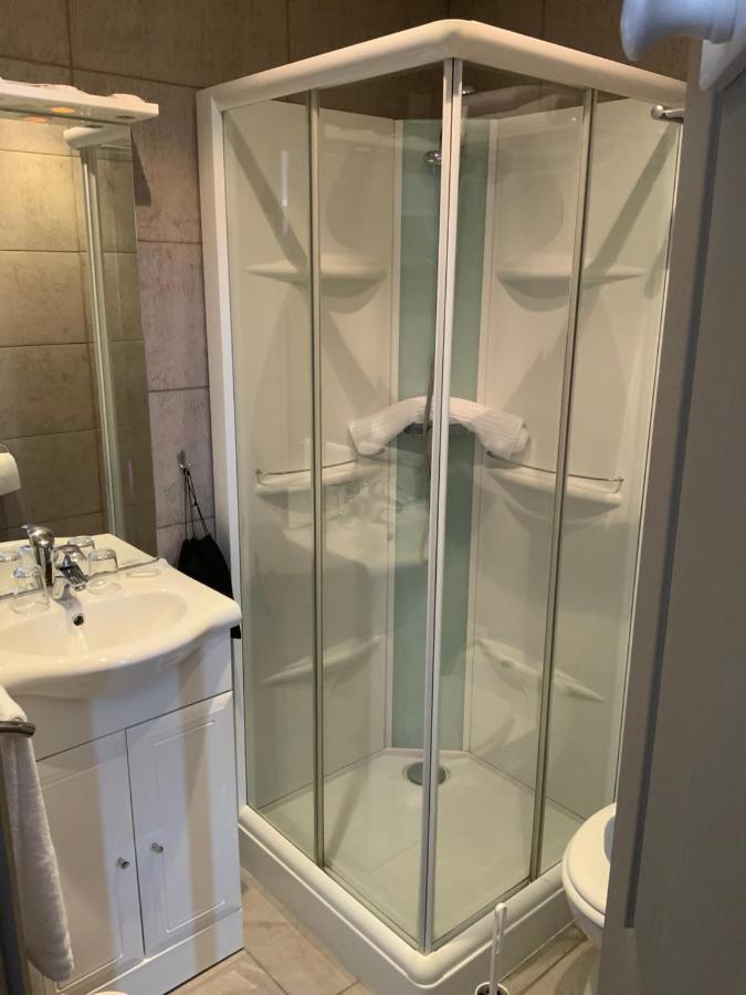 Les 3 Rois By Yy Otel Villers-Bocage  Dış mekan fotoğraf