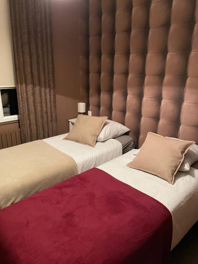 Les 3 Rois By Yy Otel Villers-Bocage  Dış mekan fotoğraf